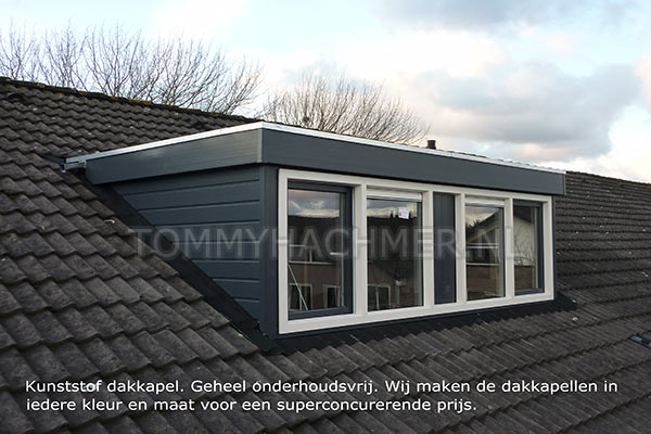 Dakkapel in kleuren-combinatie groen-wit buitenzijde geheel van Keralit® middelgrote overstek
